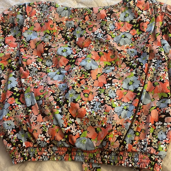 SO Loose Fitting Large Floral Crop Top - Picture 7 of 8
